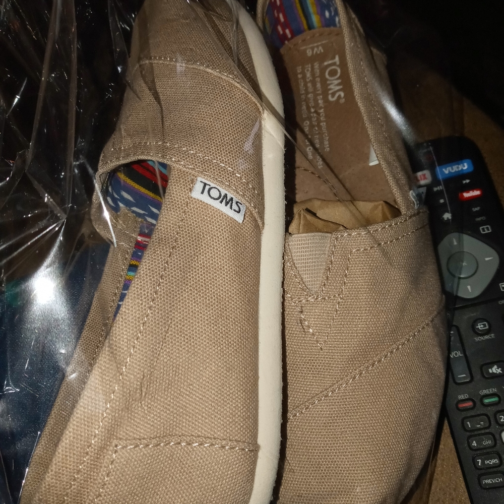Toms, brand new no tags, too small